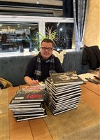 img 4142 Podpisovanie knihy pred krstom 23.11.2025